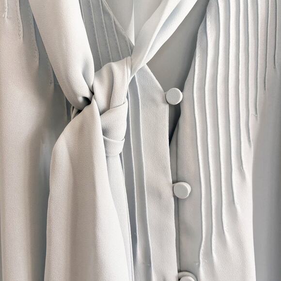 J.Crew 365 Women 8 Blue Tie Neck Blouse V-Neck Pleated Button Front Lightweight - Picture 4 of 9